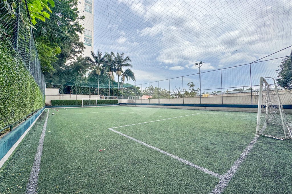 Apartamento de Alto Padrão no Campo Belo para venda com porteira fechada, com 4 dormitórios suítes e 4 vagas com lazer de club.