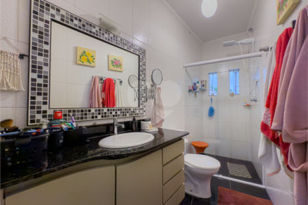 Casa com 3 Dormitórios e 2 suítes à Venda no Bairro da Saúde