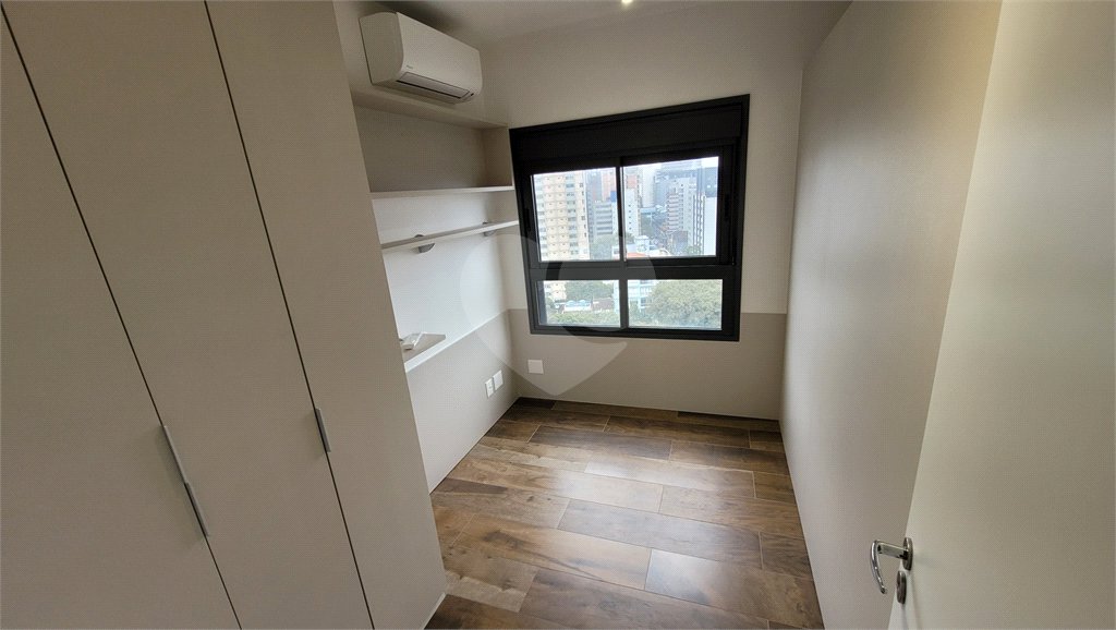 Apartamento de 2 quartos mobiliado à venda no Paraíso
