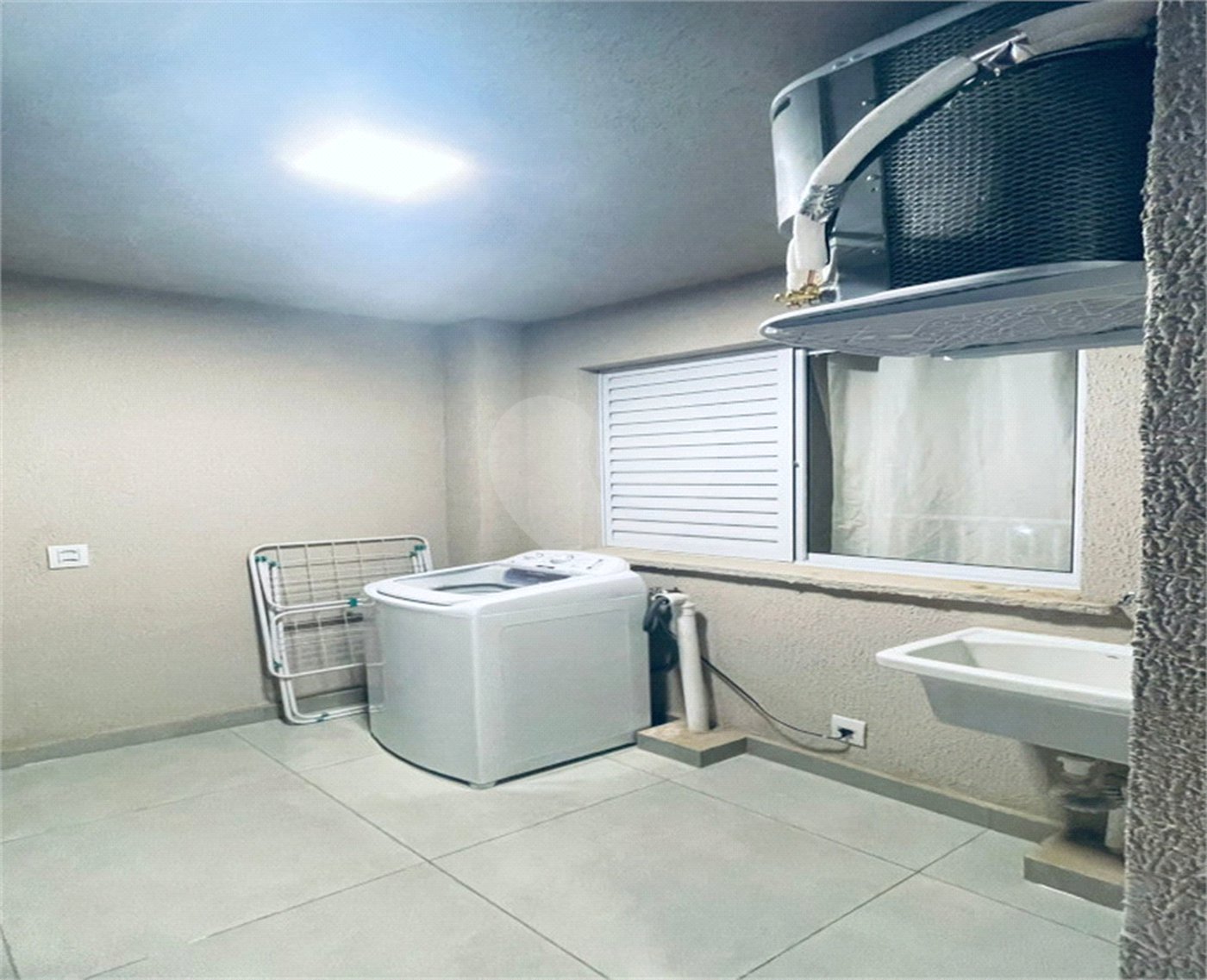 Apartamento à venda com 2 quartos, sendo 1 suíte, no condomínio Parque Dos Girassois, São Carlos - SP