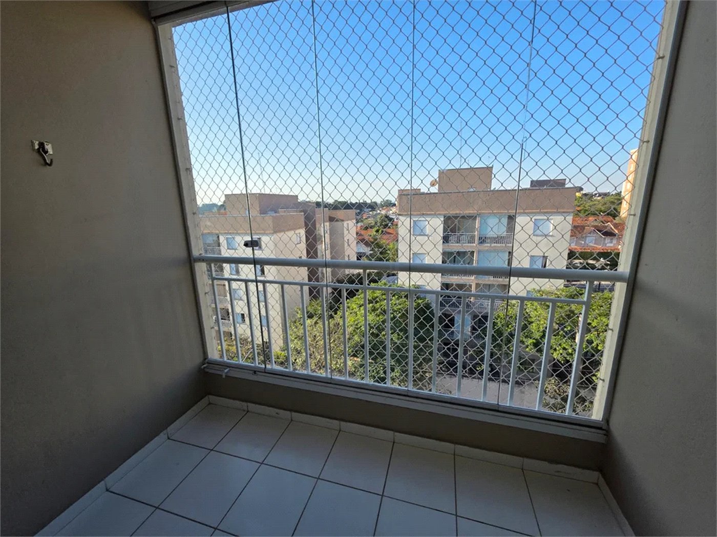 Magnífico Apartamento – Vista Amaralina | 02 DORMS | VARANDA C/ VISTA LIVRE | PISO LAMINADO | PISCINAS | 1 VAGA LIVRE | ISENTO IPTU !!!!