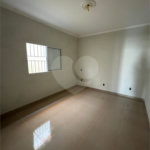 Casa com 02 Dormitórios á venda, em Cidade Aracy 2.