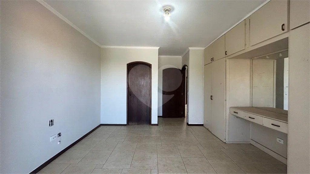 Venda Casa com 4 Dormitórios no Parque Santa Cecília