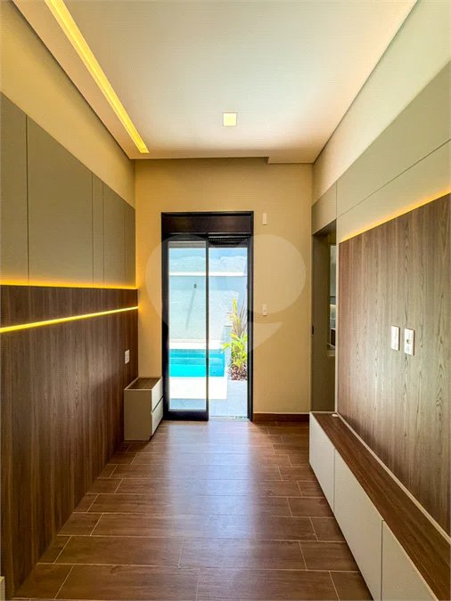 Casa Térrea Evidências - Indaiatuba/SP - R$ 1.950.000,00 - Área Total 307,33 m² - Área Construída 201,90 m² - TÉRREA - 03 suítes sendo a master com closet; Escritório; Lavabo; Cozinha com cooktop, forno, micro-ondas e coifa; Móveis planejados na hall de entrada, sala, escritório, cozinha, gourmet, s