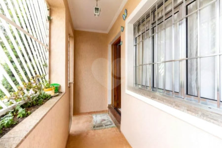 Sobrado à venda no Ipiranga de 140m² com 4 suítes e 3 vagas.
