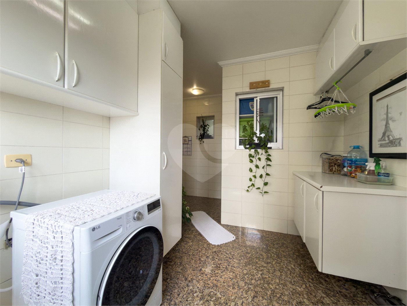 Apartamento com 190 metros 3 suítes 4 vagas de garagem