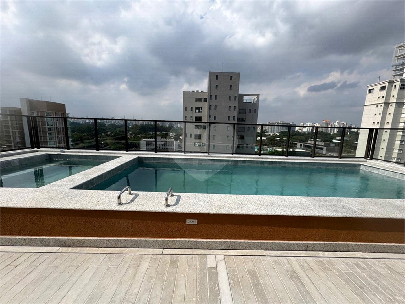STUDIO EM MOEMA COM 1DORM AR CONDICIONADO EM MOEMA