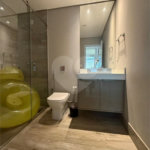 Casa de alto padrão em condomínio exclusivo com 4 suítes