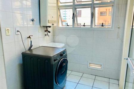 Apartamento de 03 dormitórios sendo 1 suíte e 02 vagas de garagem.