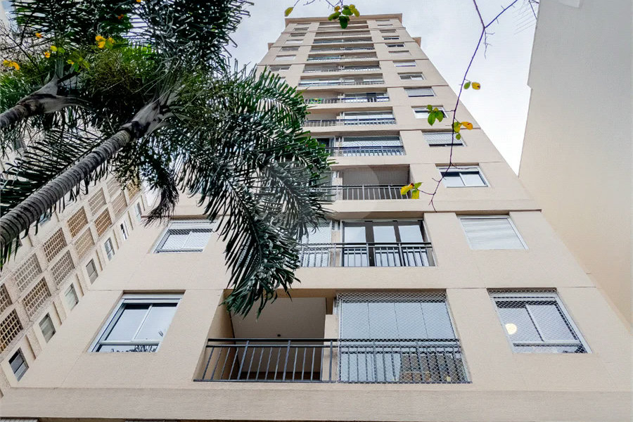 **Apartamento reformado em Higienópolis | 75 m² | 2 dormitórios | 2 banheiros | 1 vaga**
