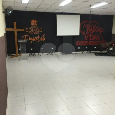 Salão comercial de 200m2 para locação na Mooca