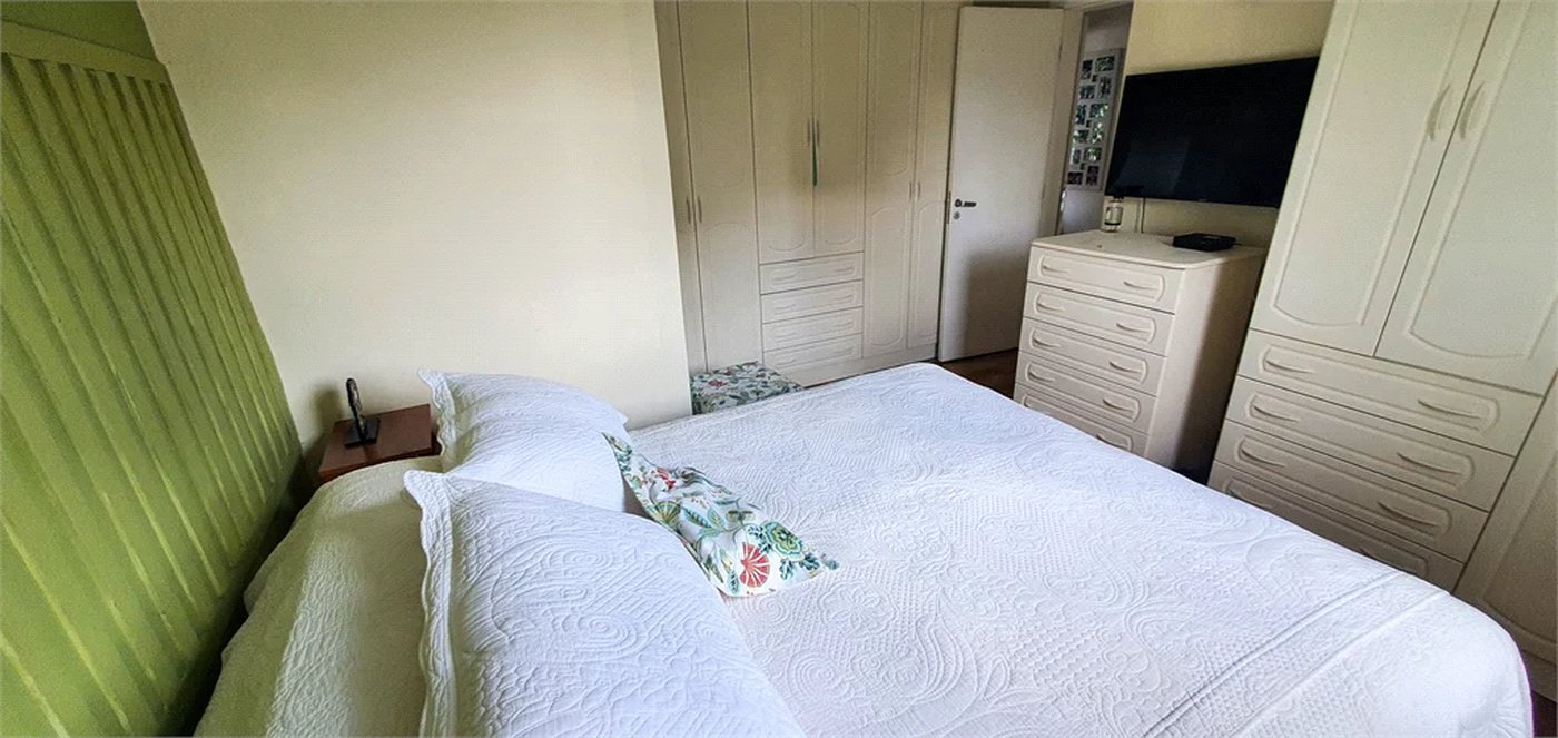 Apartamento luxuoso com 130m2, 3 suítes, 4 vagas.