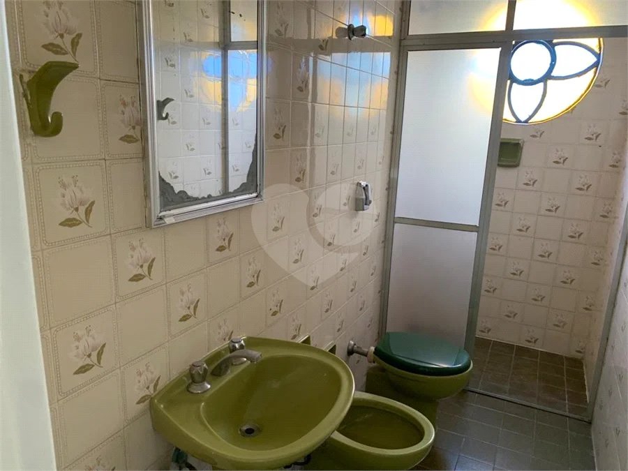 Casa espaçosa com 3 quartos, suíte, quintal e 2 vagas na Vila Santa Catarina