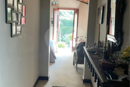 Casa à venda, 742 m², com piscina, 5 suítes, em Embu das Artes