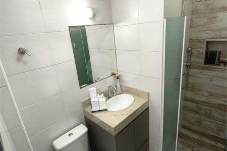 Apartamento de 60m2 na Saúde com 2 dorms, 1 suíte, 2 banheiros, 2 vagas. Estuda permuta.