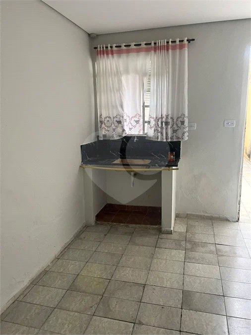Casa de fundos para locação Jardim Juscelino Kubitschek