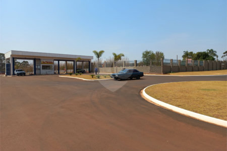 Terreno contendo 252,53 m² de área total .