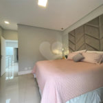 Casa com 4 quartos em condomínio fechado com piscina