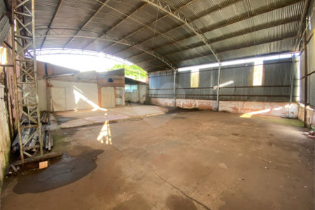 Galpão comercial na Avenida São Carlos- Vila Lutfalla