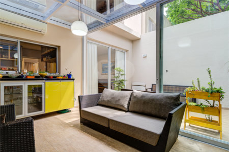 Casa à venda com 4 quartos, sendo 2 suítes, no condomínio Residencial Terras Altas, São Paulo - SP