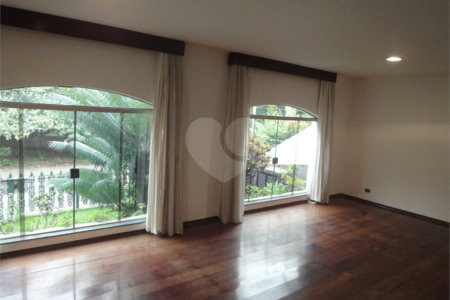 Sobrado à venda com 4 quartos, sendo 3 suítes, em Jardim São Bento, São Paulo, SP