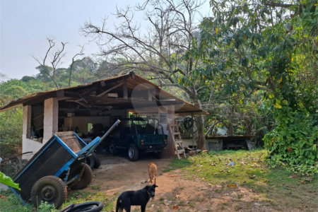 Sítio à venda com 3 quartos, sendo 1 suíte, em Bairro do Cambará, São Roque, SP