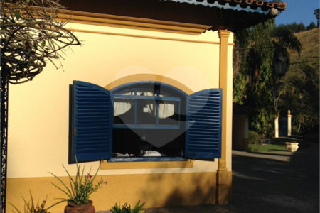 Sítio à venda com 4 quartos, sendo 1 suíte, no Centro, Piracaia, SP
