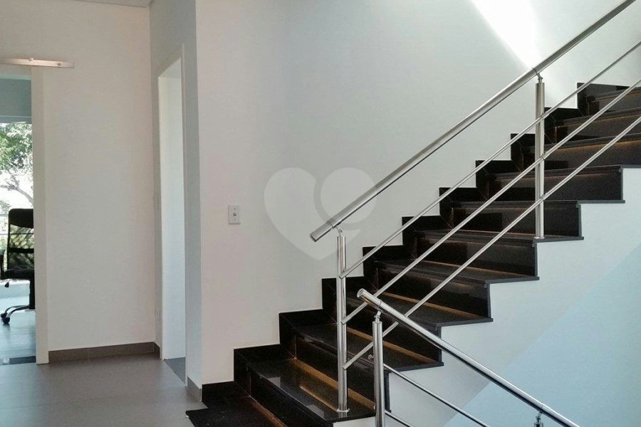 Casa à venda com 6 quartos, sendo 3 suítes, no condomínio Travessa Manuel Antônio Ferreira,85, São Paulo - SP