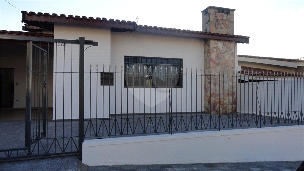 Casa à venda com 4 quartos, sendo 1 suíte, em Loteamento Loanda, Atibaia, SP