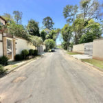 Casa à venda com 4 quartos, sendo 3 suítes, no condomínio Vilarejo, Carapicuíba - SP
