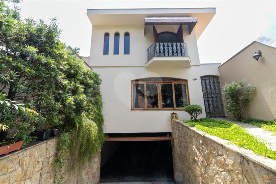 Casa à venda com 3 suítes em Vila Pereira Barreto, São Paulo, SP