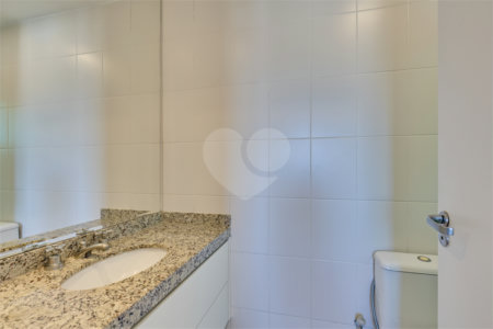 Apartamento à venda com 3 quartos, sendo 1 suíte, em Santo Amaro, São Paulo, SP