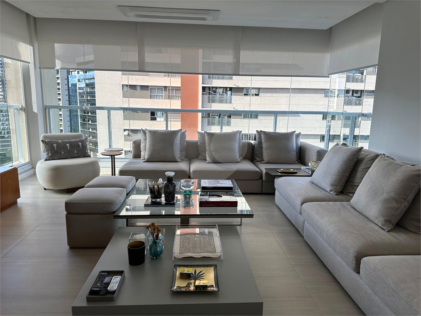 Apartamento à venda com 3 quartos, sendo 2 suítes, em Vila Olímpia, São Paulo, SP