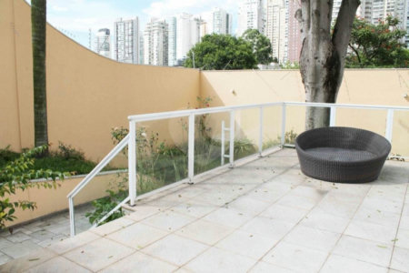 Casa Térrea à venda ou para alugar com 3 suítes em Brooklin Velho, São Paulo, SP