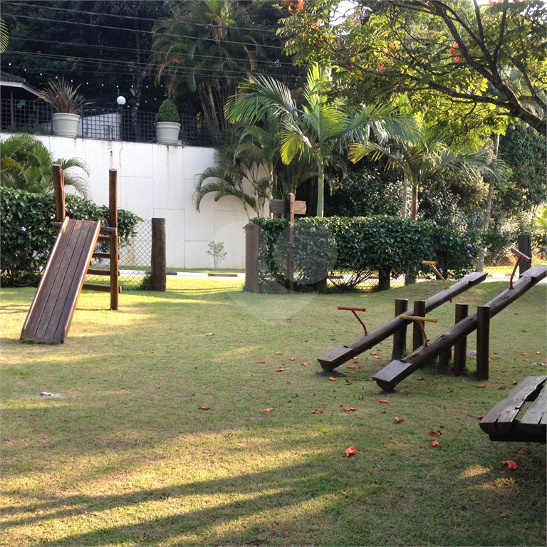 Casa à venda com 5 quartos, sendo 4 suítes,  no condomínio Cantareira, Mairiporã - SP