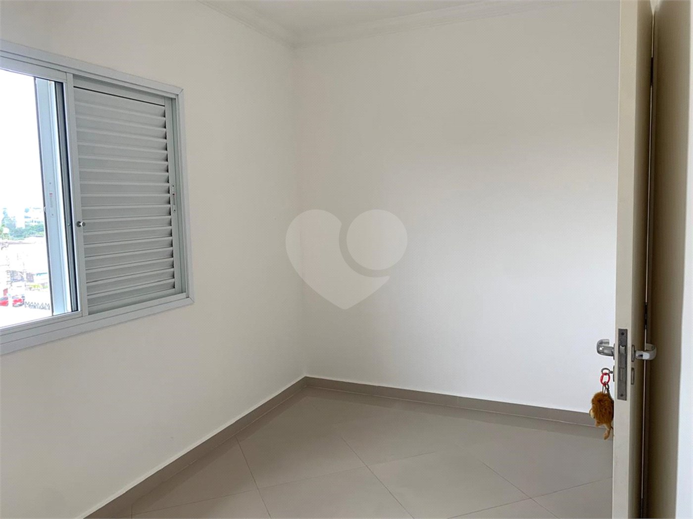 Sobrado à venda com 4 quartos, sendo 1 suíte, em Vila Campo Grande, São Paulo, SP