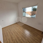 Casa térrea à venda no Douradinho com 2 quartos e edícula com mais dois quartos e 2 banheiros.