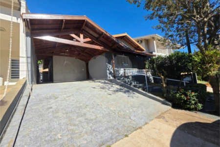 Casa à venda com 3 quartos, sendo 1 suíte, no condomínio Residencial Jardim das Palmeiras, Vinhedo - SP