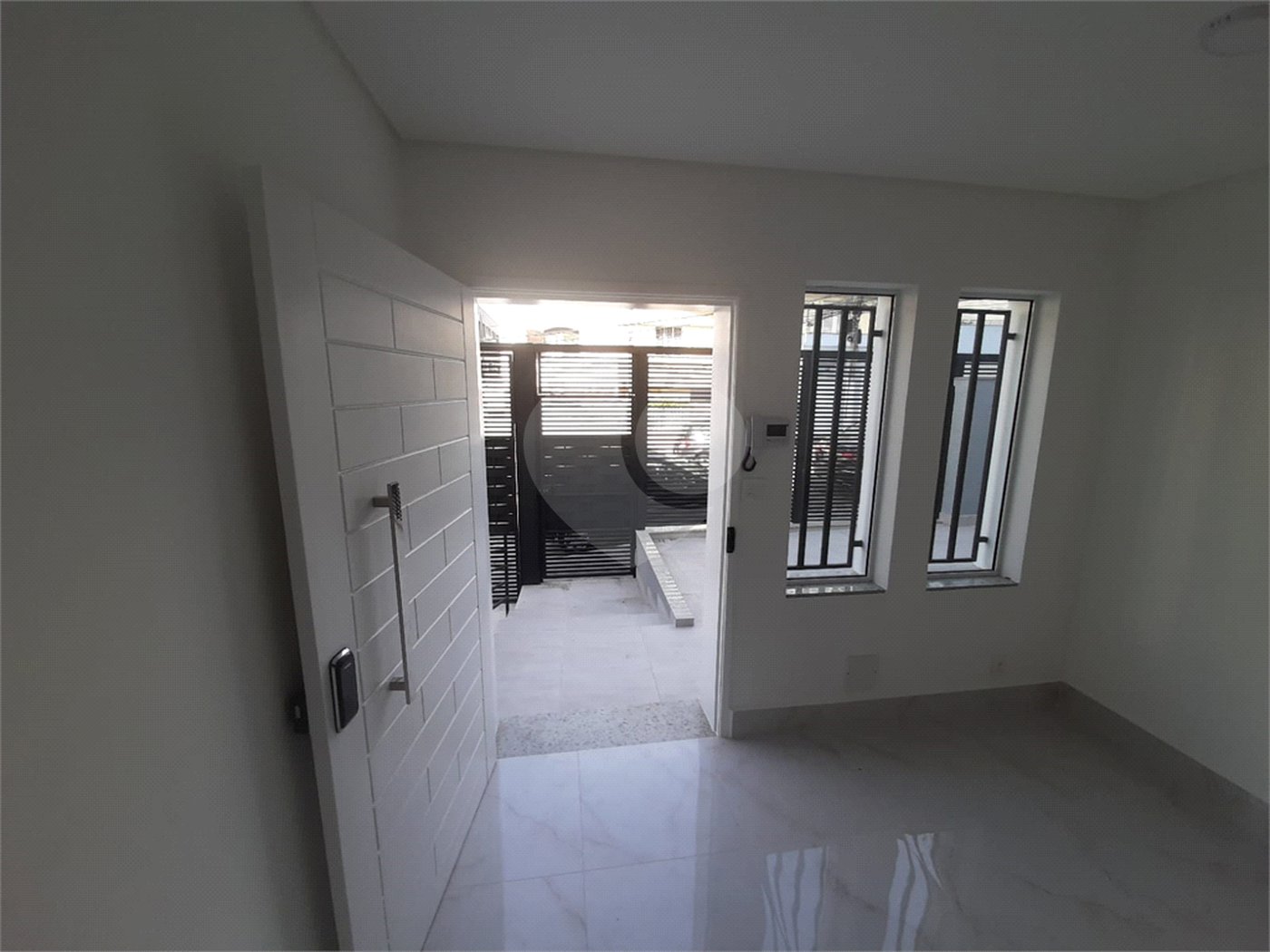 Sobrado à venda com 4 quartos, sendo 3 suítes, em Vila Paulicéia, São Paulo, SP