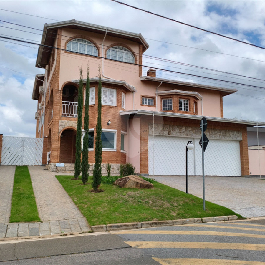 Casa à venda ou para alugar com 3 suítes no condomínio Estância Marambaia, Vinhedo - SP