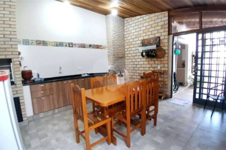 Casa à venda com 3 quartos, sendo 1 suíte, em Vila Cleto, Itu, SP