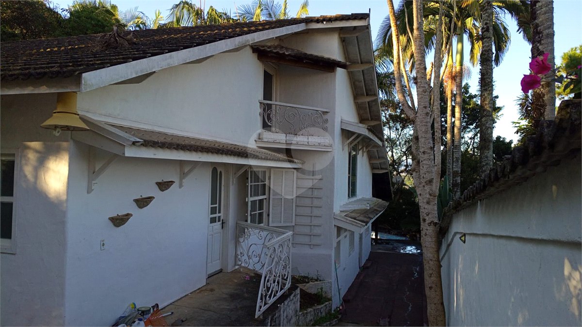 Casa à venda com 3 quartos, sendo 2 suítes, no condomínio Gleba II, Mairiporã - SP