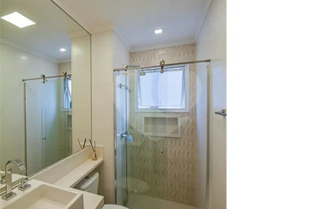 Espaço, conforto e uma localização privilegiada fazem deste apartamento mobiliado no Baeta Neves, em São Bernardo do Campo, uma excelente opção para seu novo lar. Com 118 m², três dormitórios e quatro banheiros, o imóvel oferece ambientes amplos para acomodar a família e receber amigos com comodidad