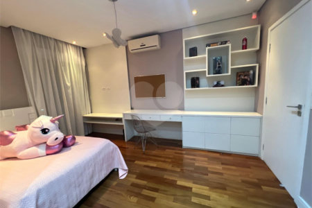 Sobrado à venda ou para alugar com 4 suítes em Vila Bertioga, São Paulo, SP