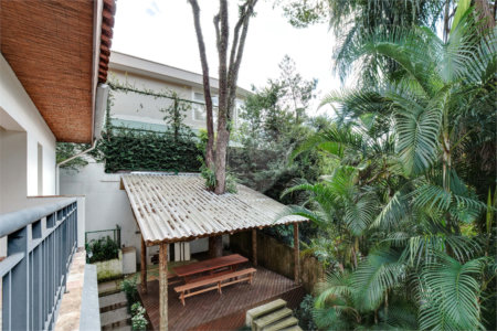 Casa de Vila à venda ou para alugar com 3 suítes em Alto da Boa Vista, São Paulo, SP