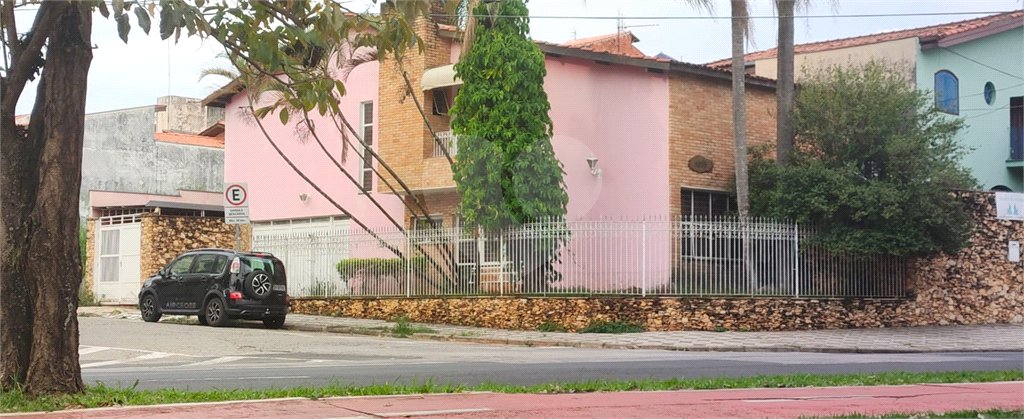 Sobrado à venda com 5 quartos, sendo 2 suítes, em Vila Trujillo, Sorocaba, SP