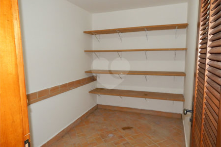 Casa à venda com 3 quartos, sendo 1 suíte, no condomínio Alpes de Vinhedo, Vinhedo - SP