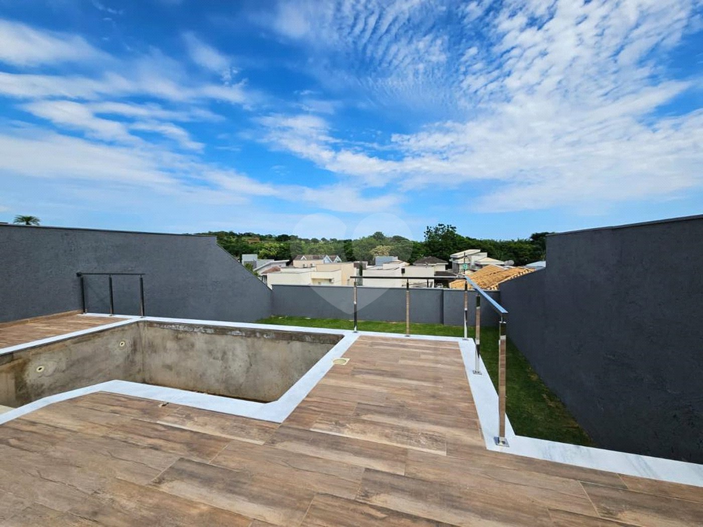 Casa à venda com 3 quartos, sendo 4 suítes, no condomínio Reserva dos Vinhedos, Louveira - SP