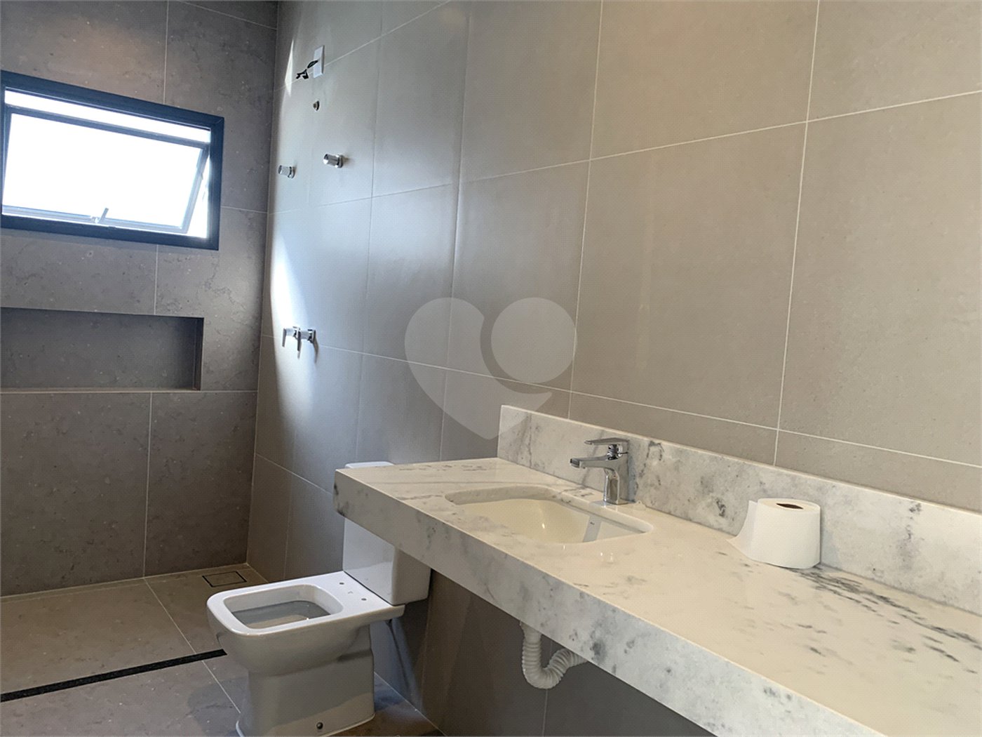 Casa à venda ou para alugar com 4 quartos, sendo 3 suítes, no condomínio Alphaville Nova Esplanada 1, Votorantim - SP