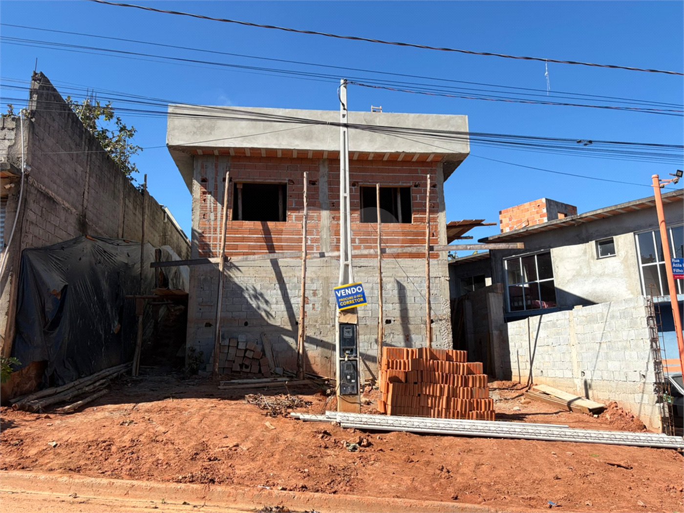 Sobrado à venda com 2 quartos, sendo 1 suíte, em Jardim Planalto do Tanque, Atibaia, SP